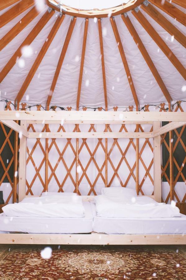 The Yurts At Margo'S Garden, Kiroro Hotel Akaigawa Exterior photo