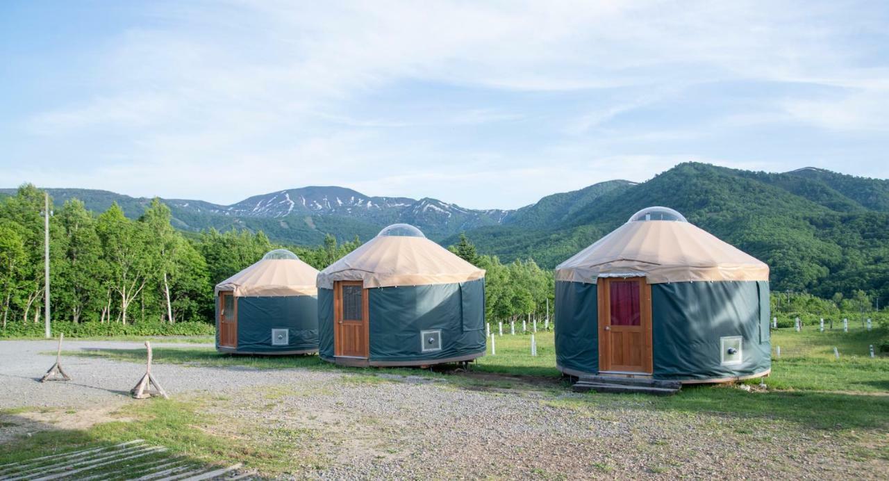 The Yurts At Margo'S Garden, Kiroro Hotel Akaigawa Exterior photo