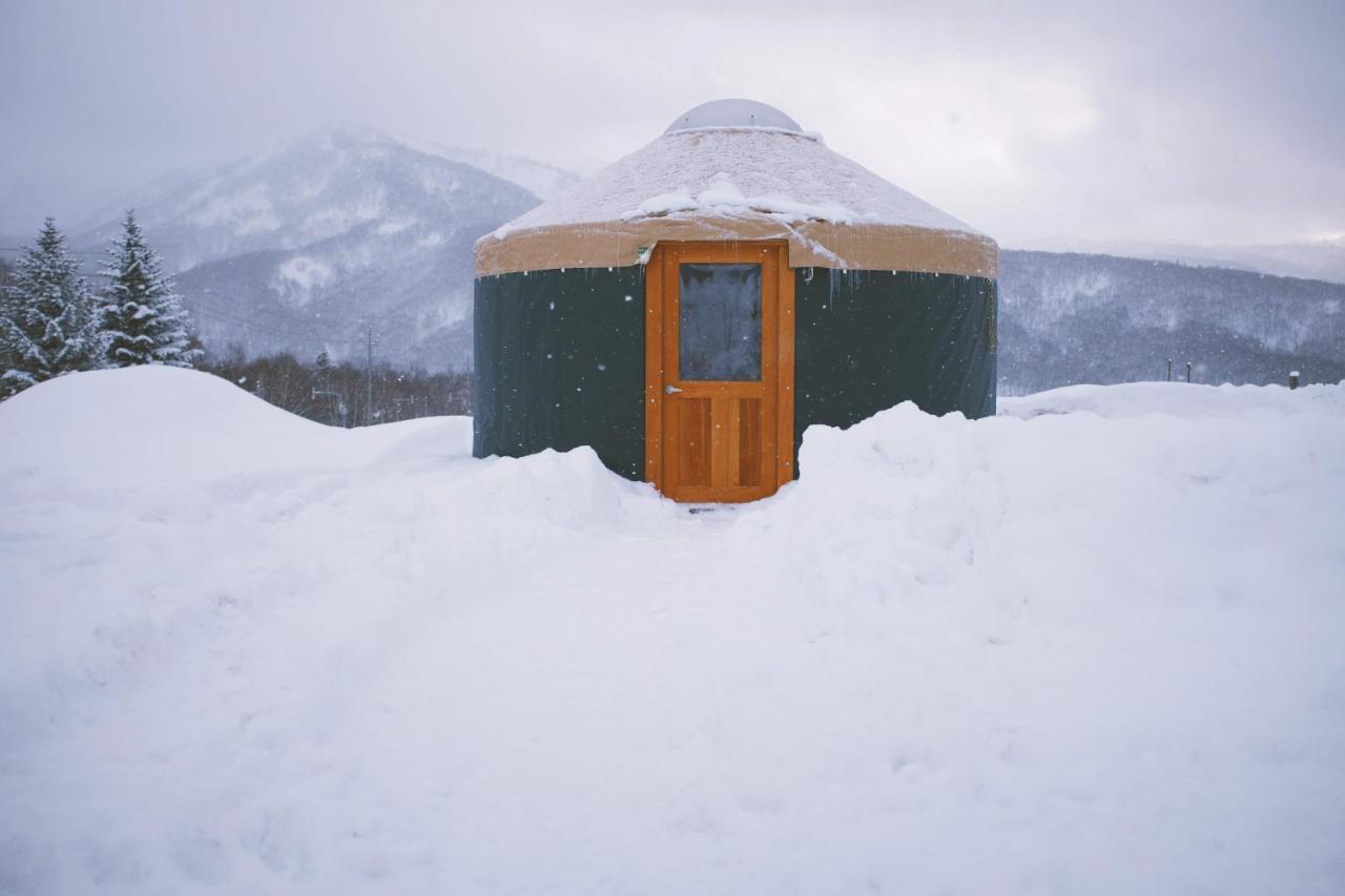 The Yurts At Margo'S Garden, Kiroro Hotel Akaigawa Exterior photo